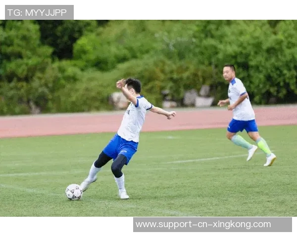 天下足球新浪独家解析全球足球动态与精彩赛事回顾尽在这里 天下足球新浪独家解析全球足球动态与精彩赛事回顾尽在这里